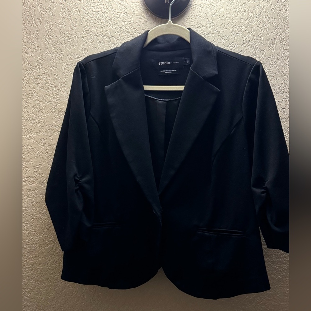 Blazer stretch black cuffed rise to mid arm. Like New